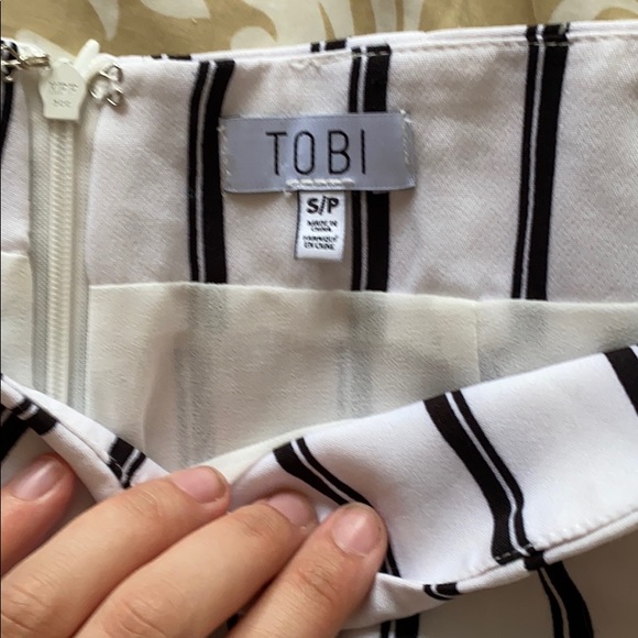 Tobi black and white striped shorts - Picture 2 of 2